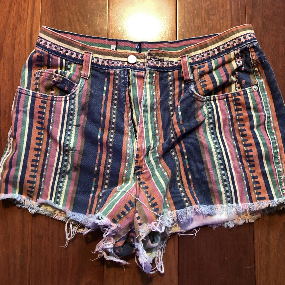 Patterned high waisted cutoff Jean shorts size 6